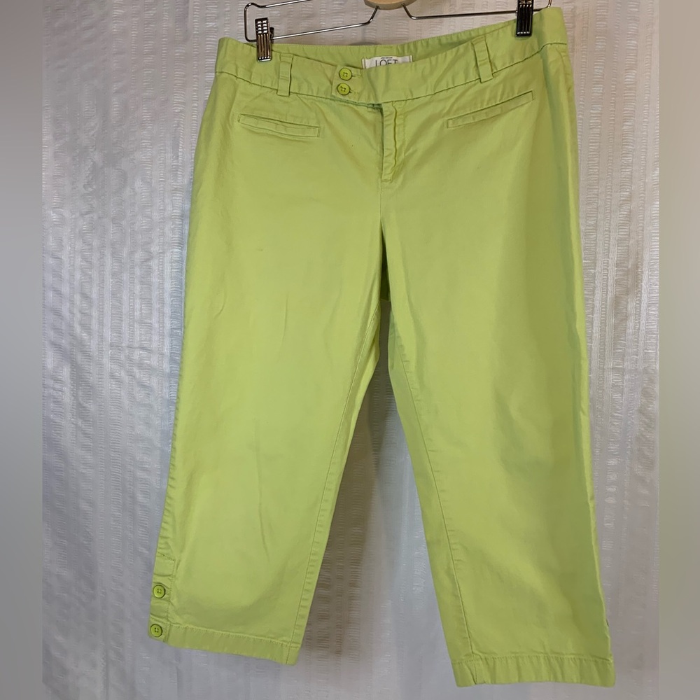 Ann Taylor Loft Capri size 10 Petite in lime green.
